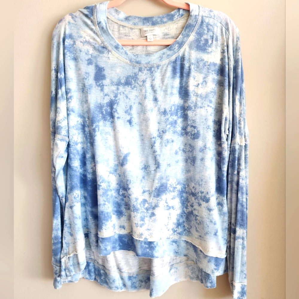 True Craft brand long-sleeve, high-low, oversized top - Large
